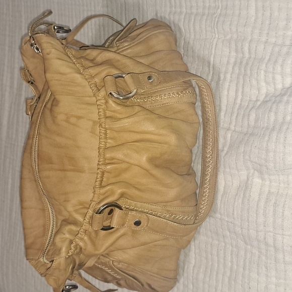 Junior Drake Large Buttersoft Leather Shoulder bag - Picture 4 of 13